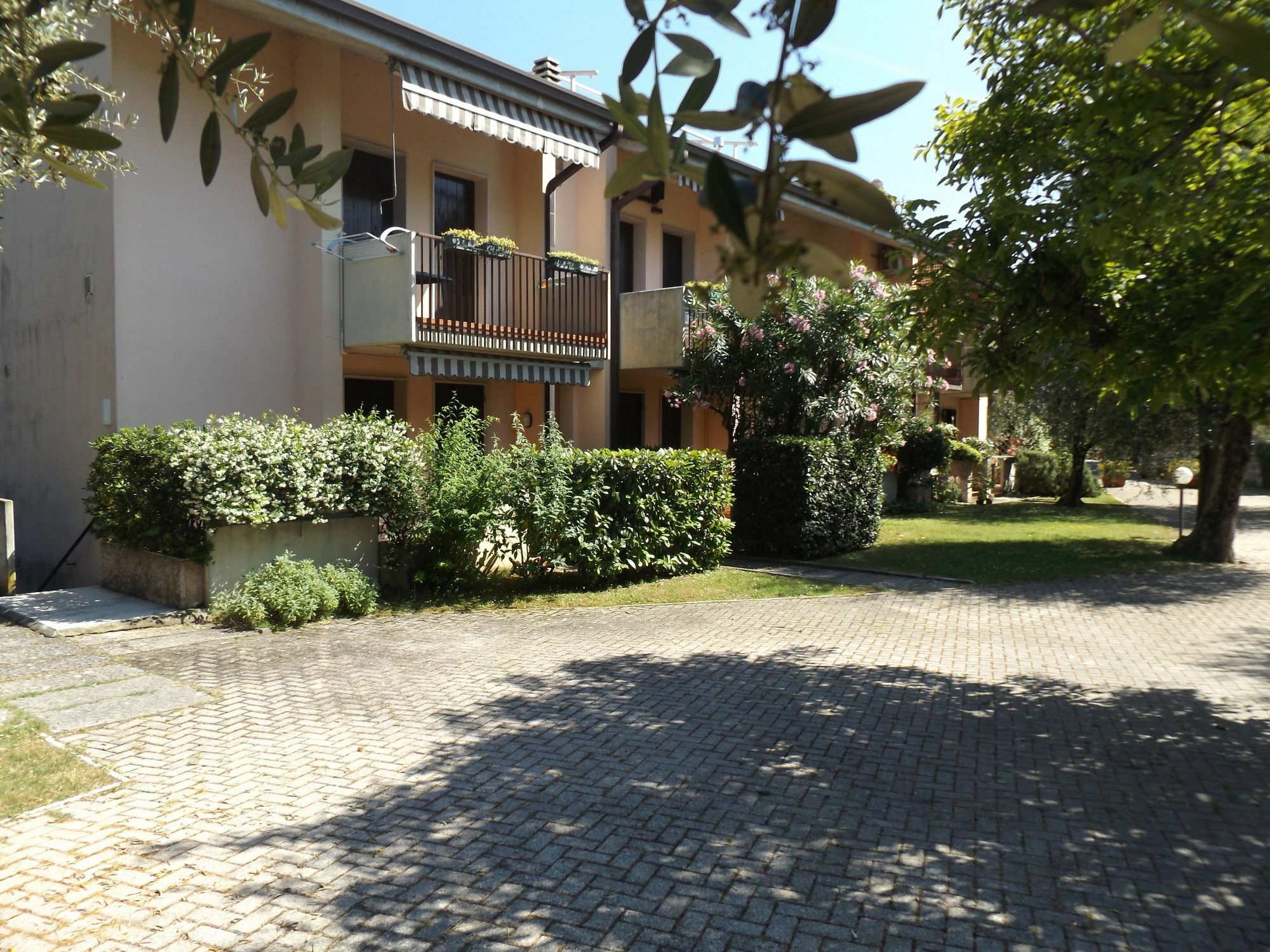 Residenza Riviera Degli Olivi Apartment Torri Del Benaco Exterior photo